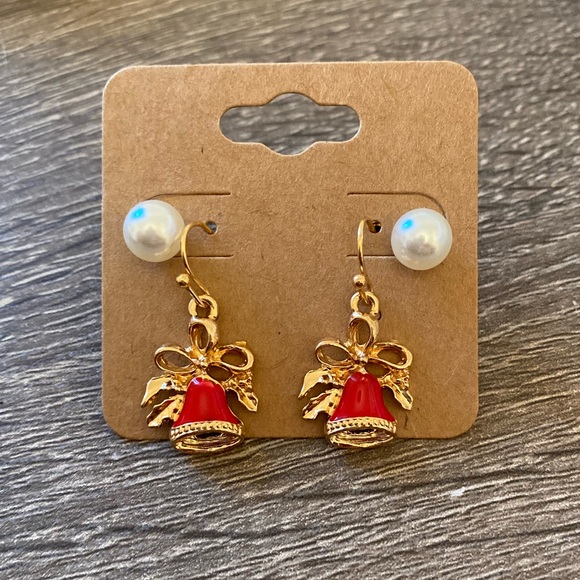 2 pair Christmas bells earrings and Pearl earrings - Picture 1 of 1